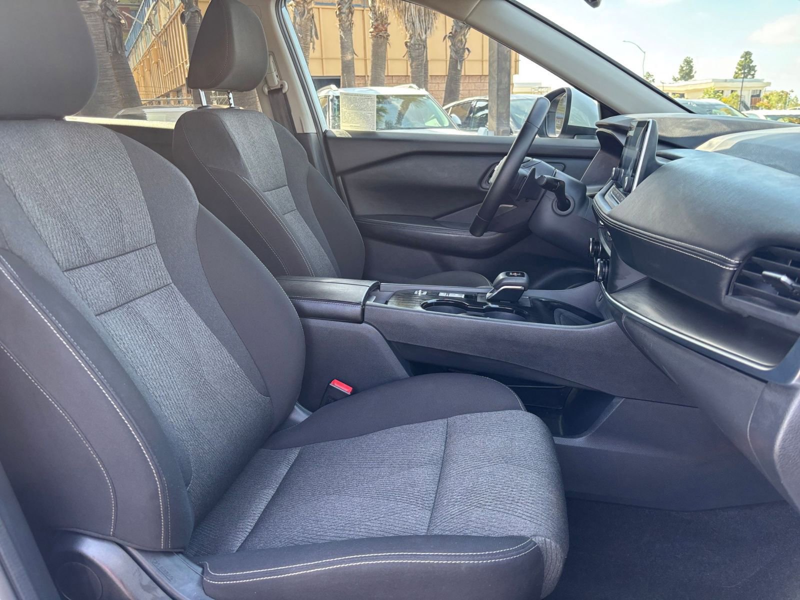 Used 2025 Nissan Rogue SV FWD image 38