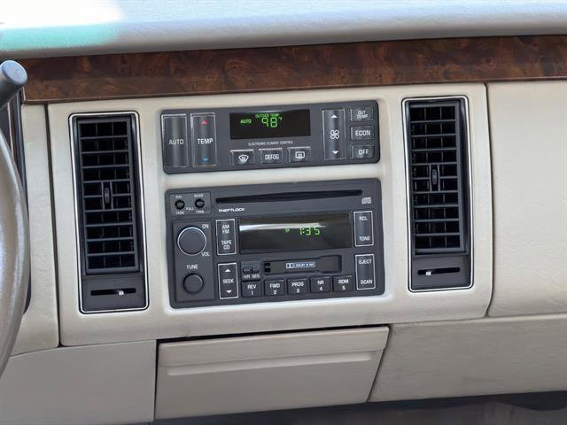 Used 1996 Cadillac Fleetwood Brougham RWD image 14
