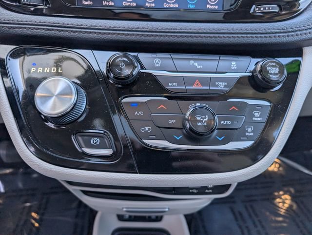 Used 2019 Chrysler Pacifica Limited FWD image 17