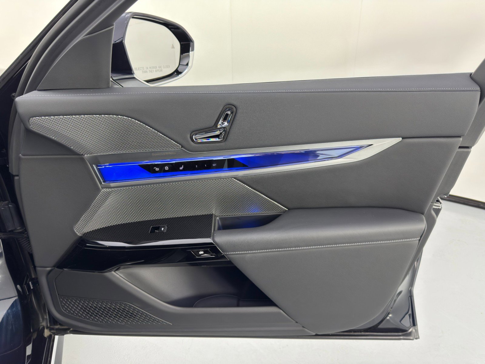 Used 2024 BMW i7 eDrive50 w/ Premium Package image 54