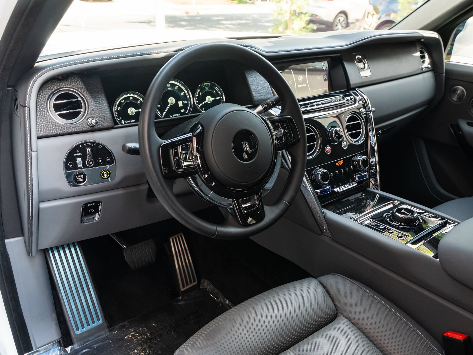 Certified 2024 Rolls-Royce Cullinan w/ Cullinan Package AWD/4WD image 30