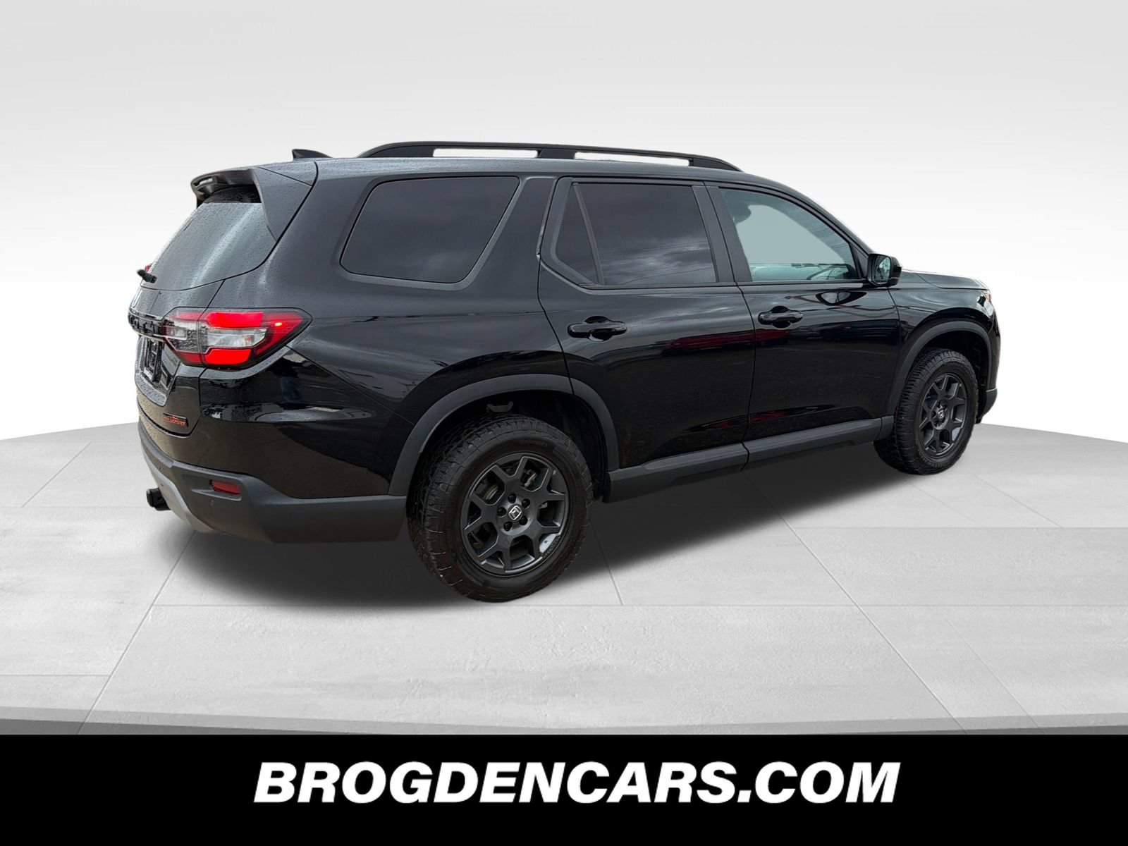 Used 2025 Honda Pilot TrailSport image 3