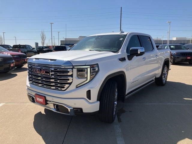 Used 2023 GMC Sierra 1500 Denali AWD/4WD image 3