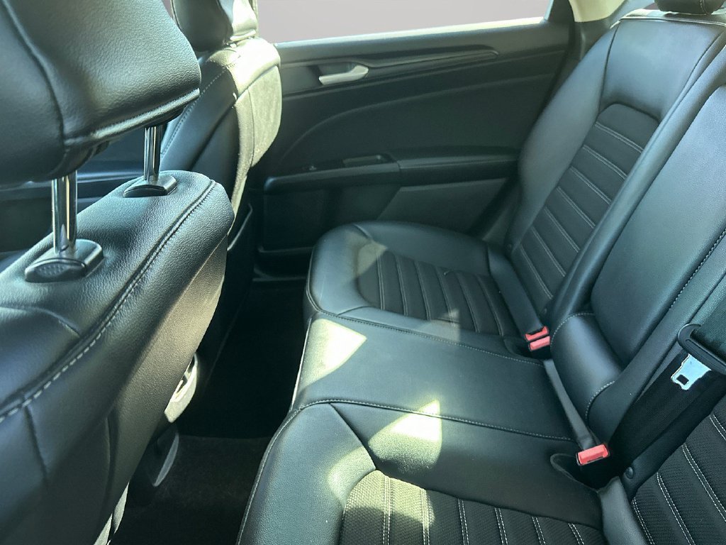 Used 2018 Ford Fusion SE w/ Equipment Group 201A FWD image 12
