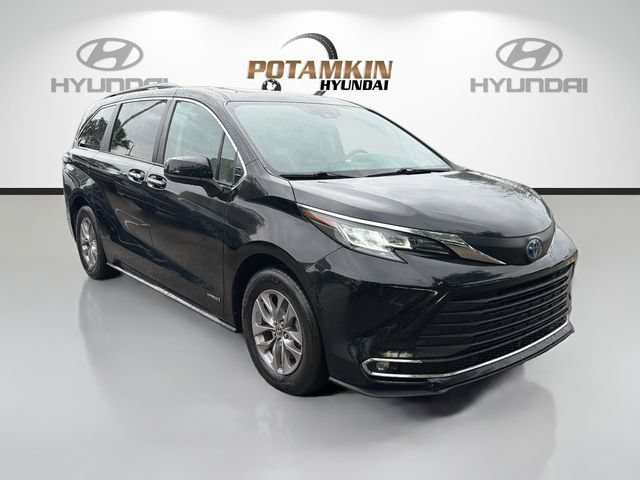 Used 2021 Toyota Sienna XLE FWD image 3
