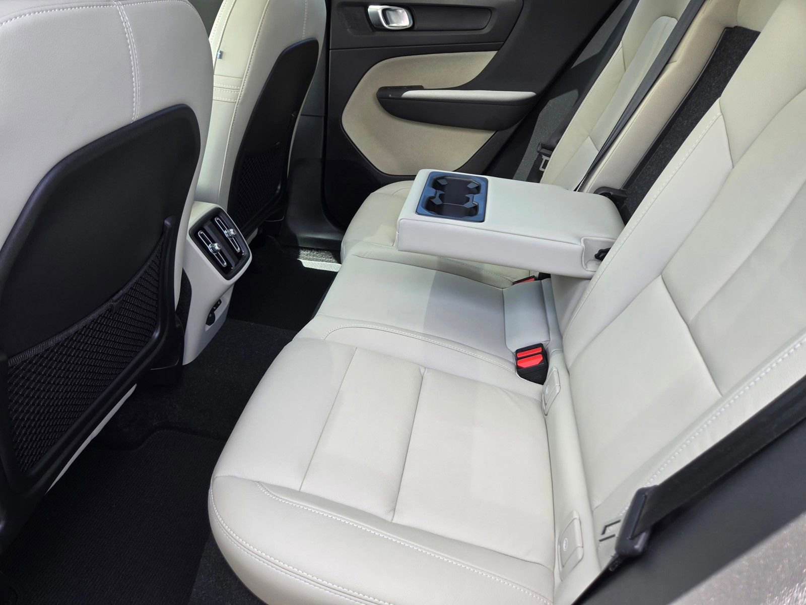 Certified 2023 Volvo XC40 B5 Plus w/ Protection Package Premier AWD/4WD image 15