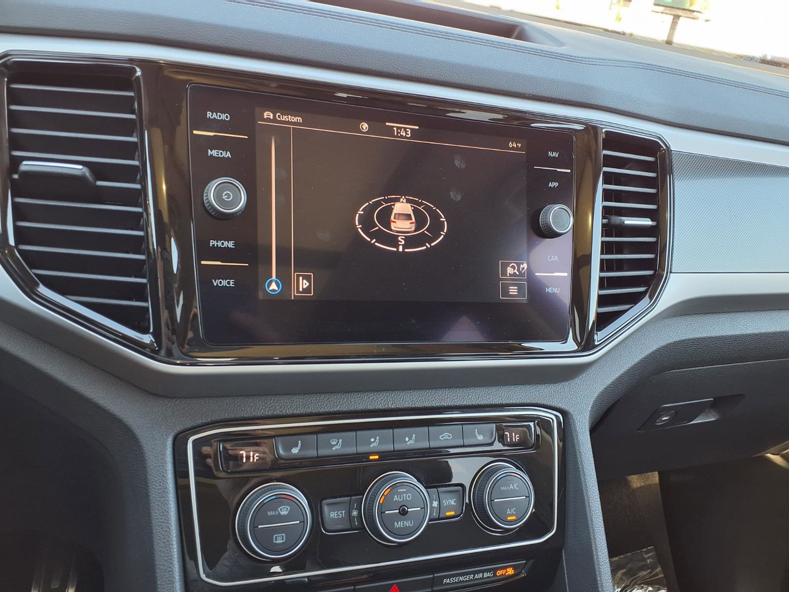 Used 2021 Volkswagen Atlas SEL R-Line image 27