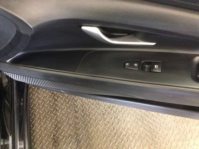 Used 2023 Hyundai Elantra SE FWD image 13