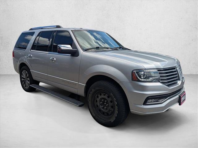 Used 2016 Lincoln Navigator Select AWD/4WD image 3