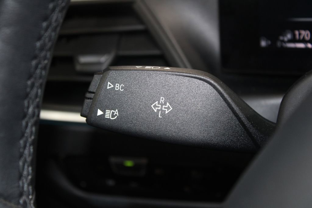 Used 2024 BMW 330e image 37