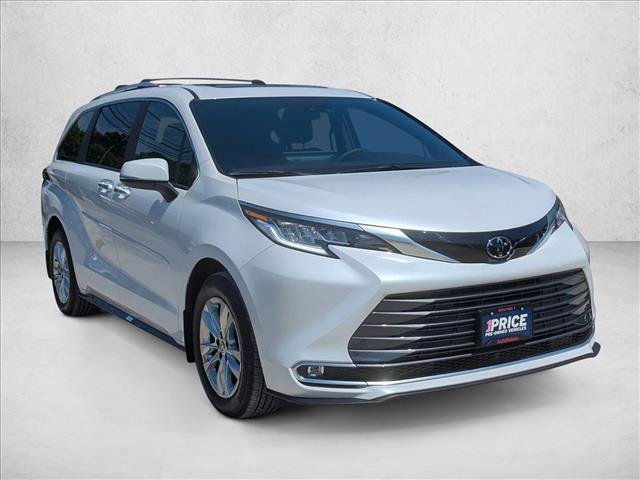 Used 2026 Toyota Sienna Limited AWD/4WD image 3
