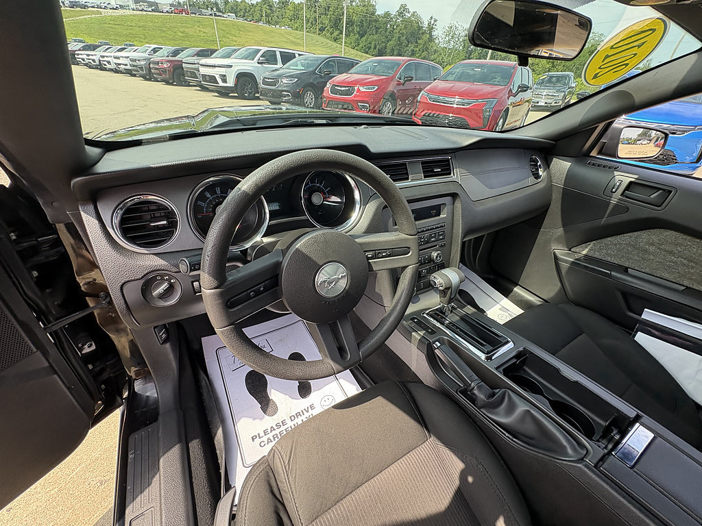 Used 2010 Ford Mustang Coupe RWD image 17