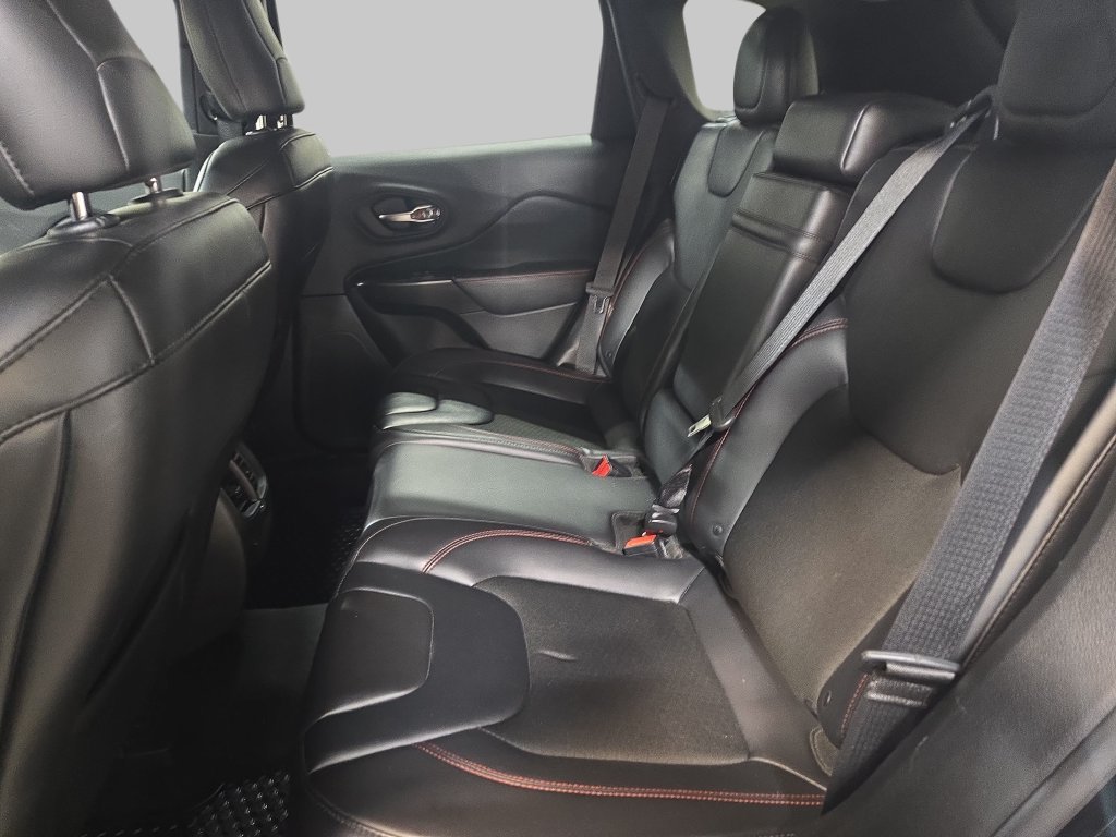 Used 2019 Jeep Cherokee Trailhawk w/ Cold Weather Group AWD/4WD image 16