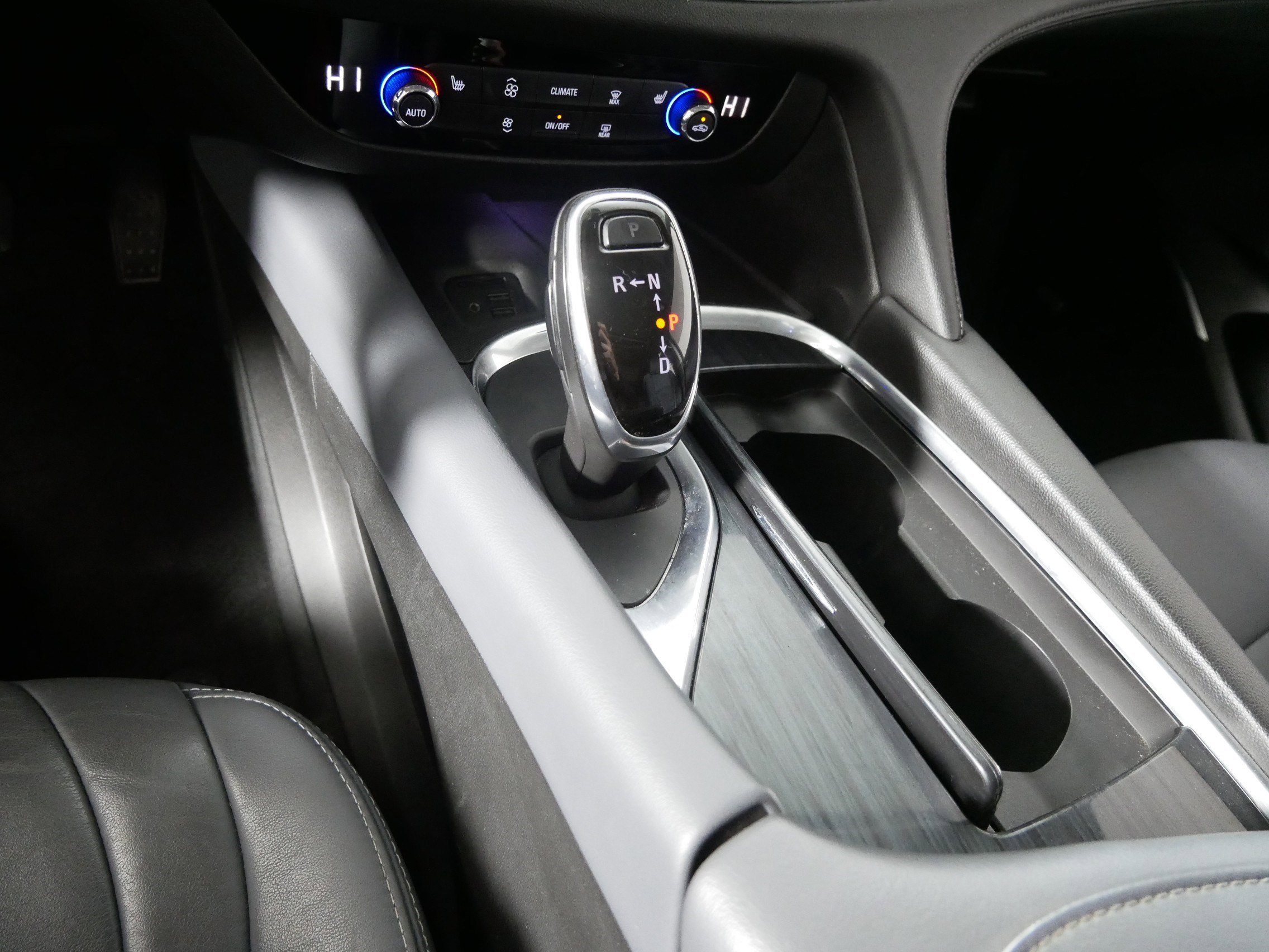 Used 2020 Buick Enclave Essence image 24