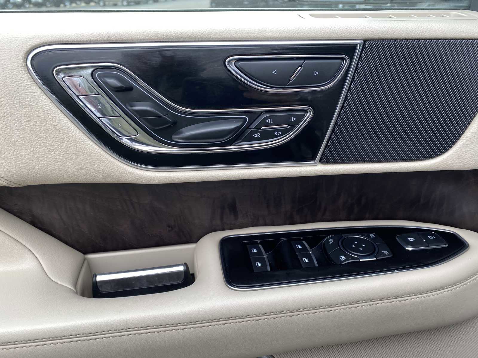 Used 2018 Lincoln Navigator L Reserve w/ Technology Package image 19