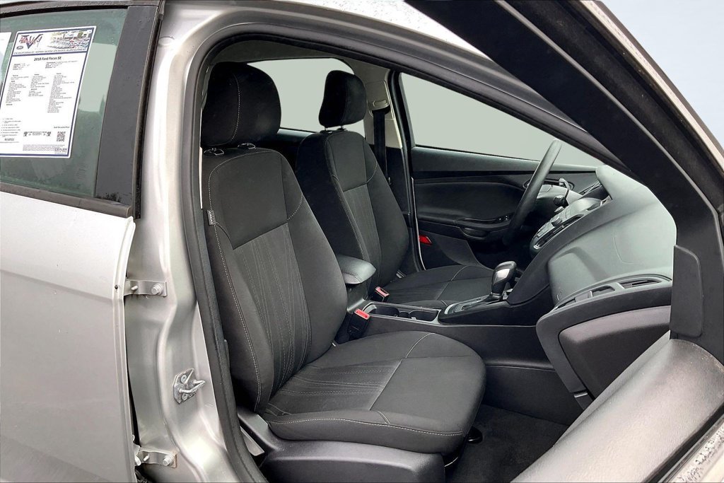 Used 2018 Ford Focus SE FWD image 29