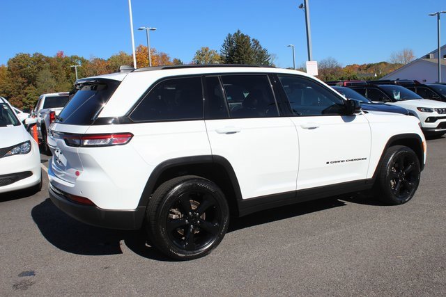 Used 2023 Jeep Grand Cherokee Altitude image 28
