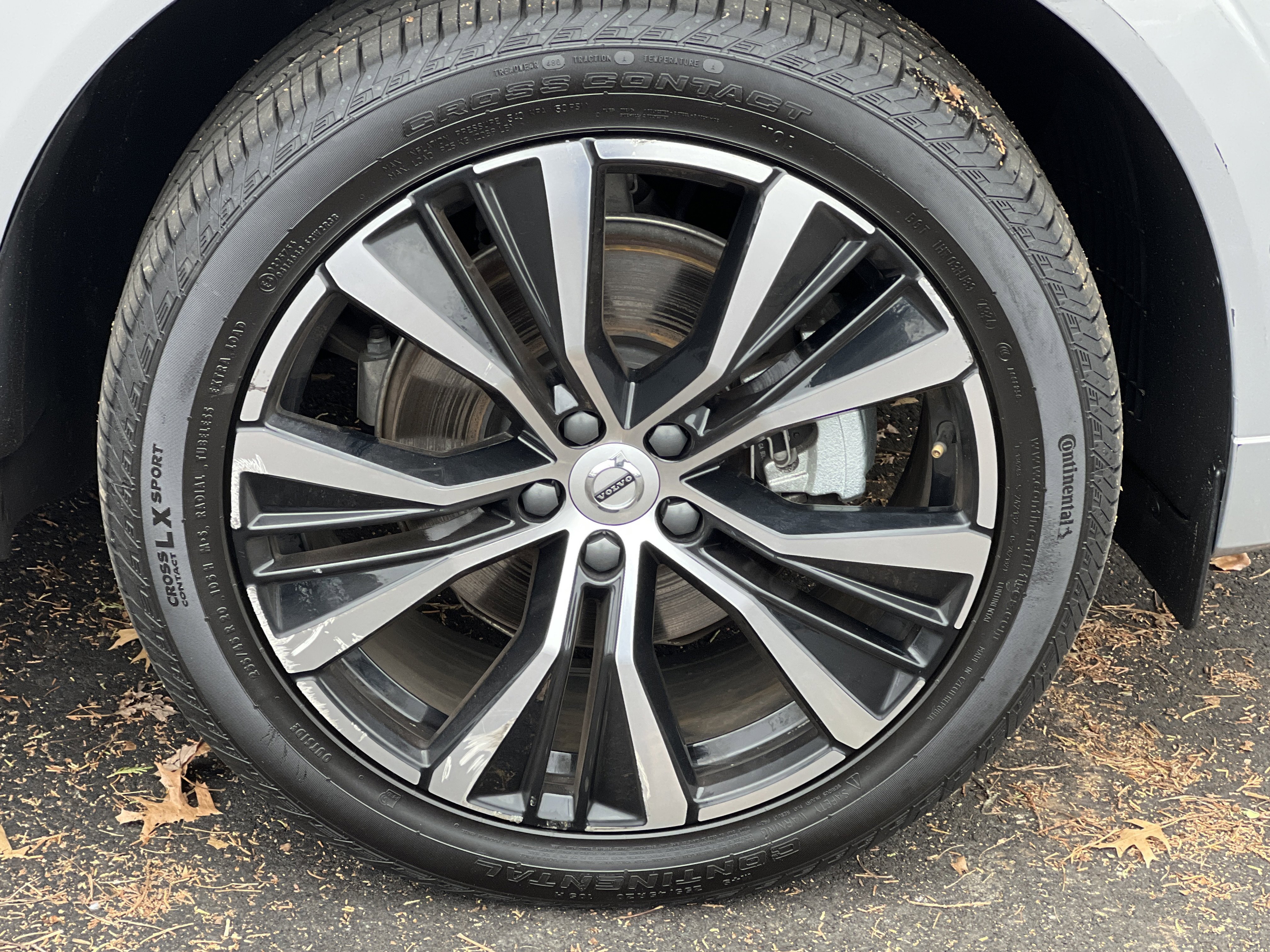 Used 2025 Volvo XC60 B5 Plus image 13