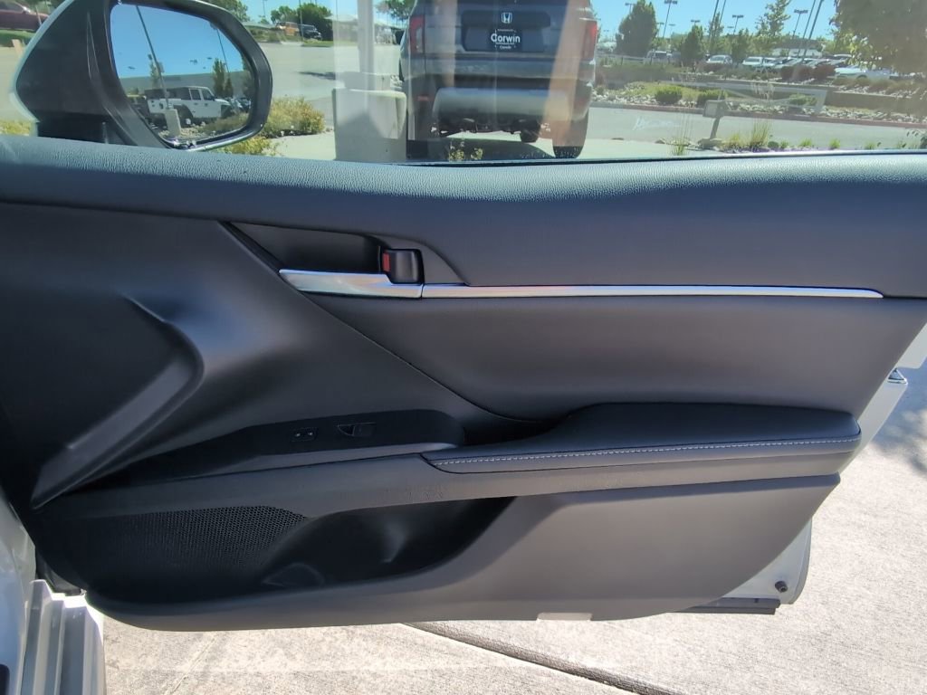 Used 2022 Toyota Camry XSE FWD image 29