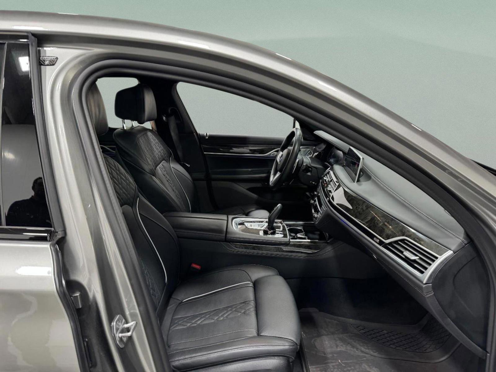 Used 2022 BMW 750i xDrive w/ Executive Package image 19