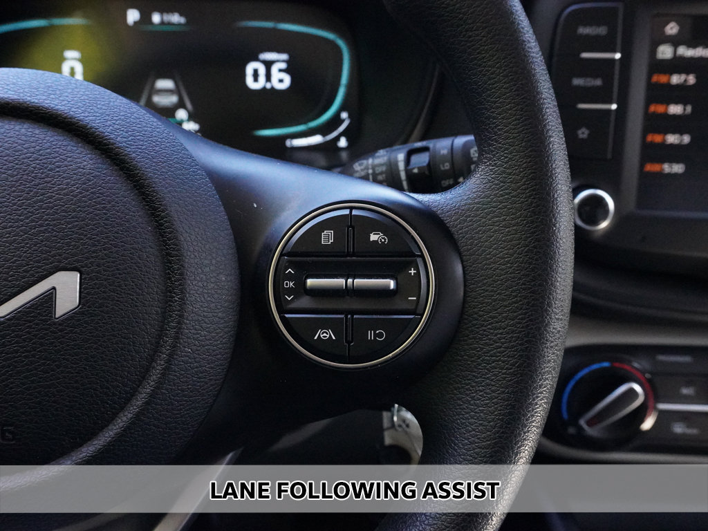 Used 2025 Kia Soul LX w/ LX Technology Package FWD image 3