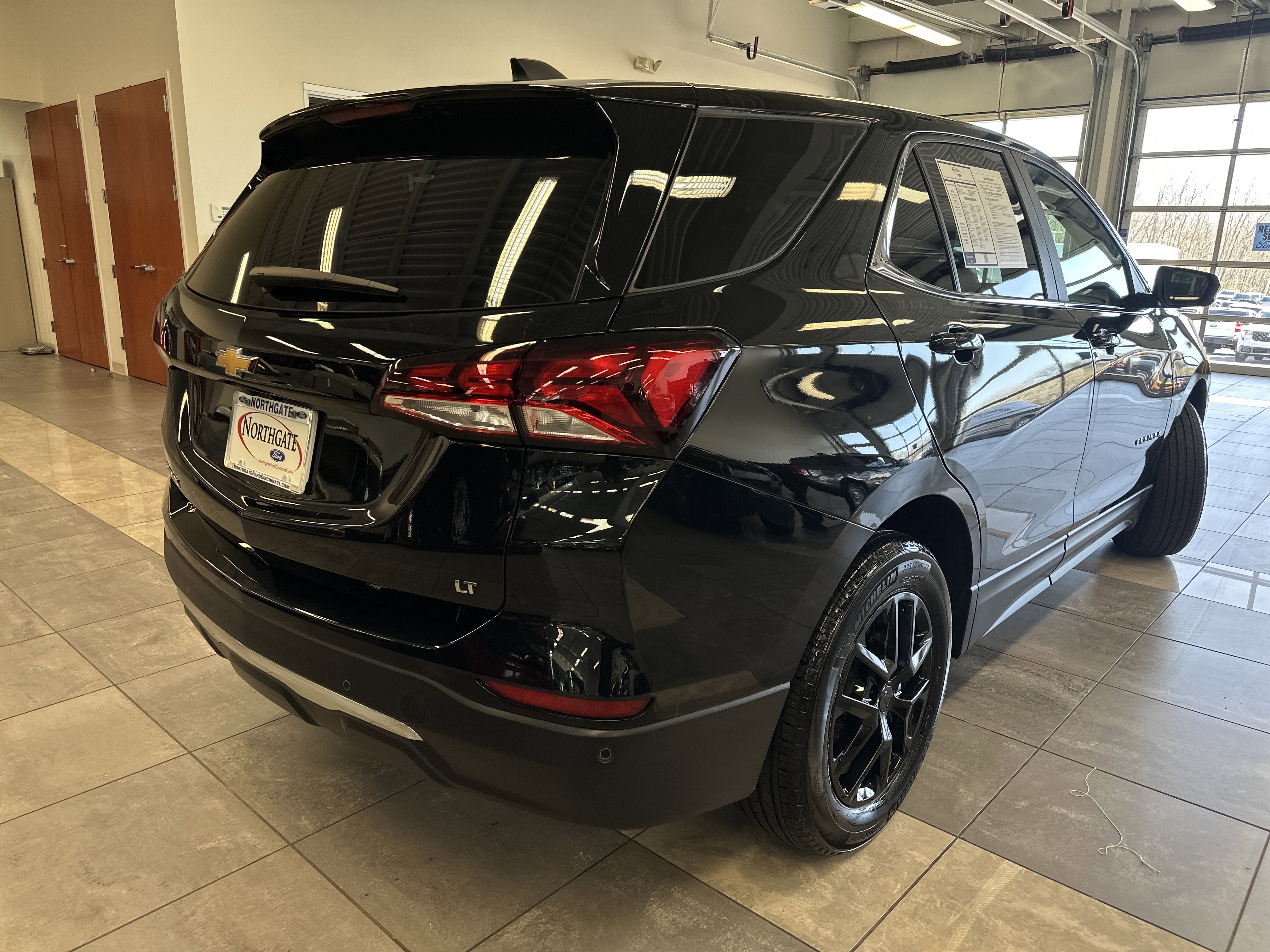 Used 2024 Chevrolet Equinox LT FWD image 12