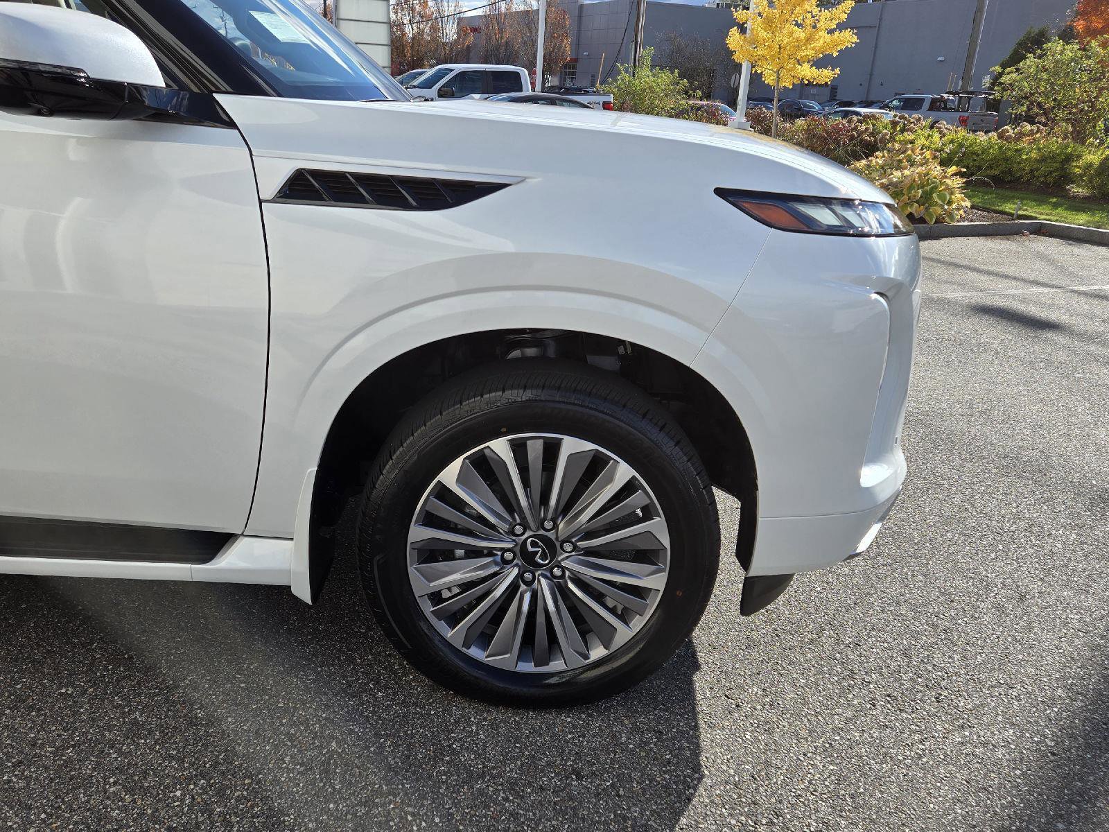 New 2026 INFINITI QX80 Luxe image 15