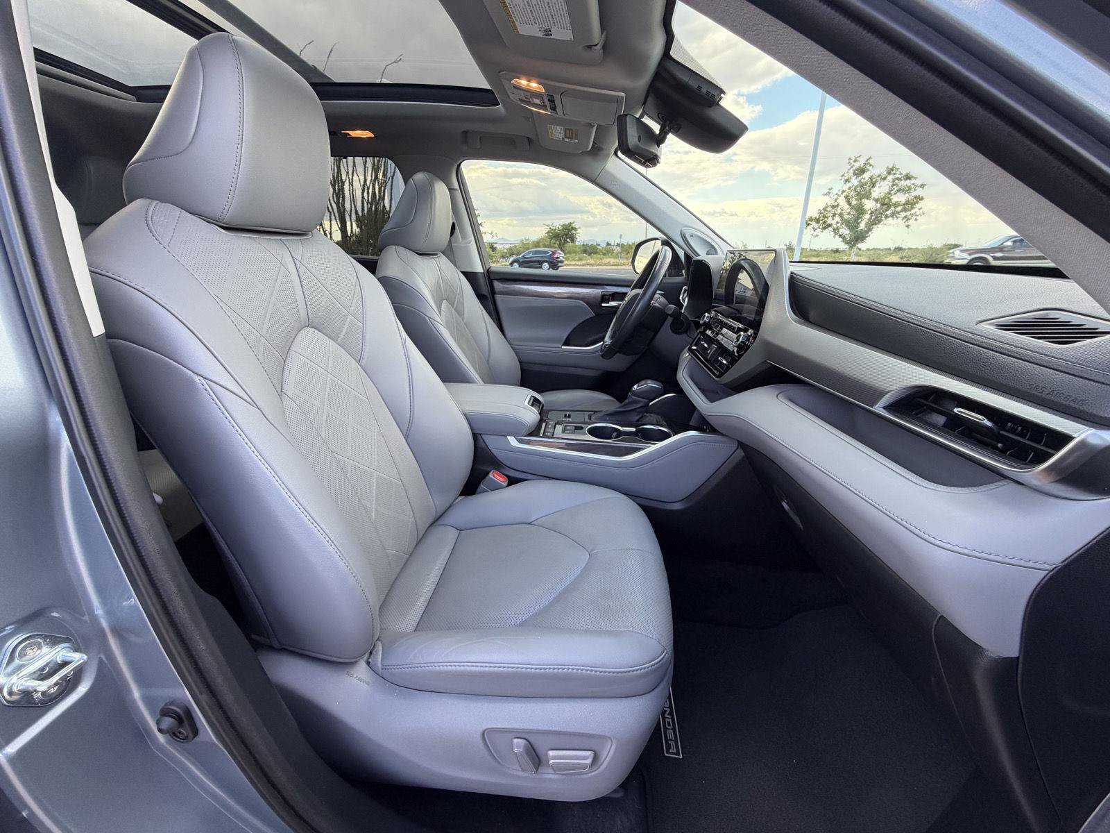 Used 2021 Toyota Highlander Platinum FWD image 31