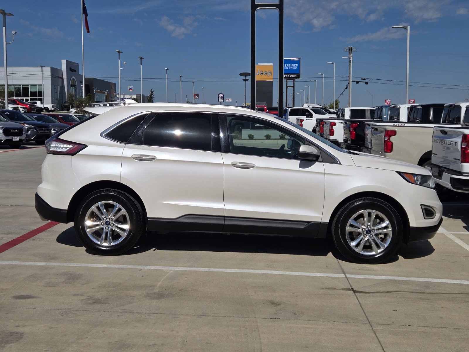 Used 2017 Ford Edge Titanium w/ Technology Package FWD image 8