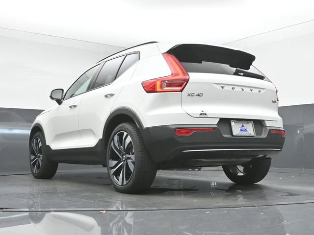 Used 2024 Volvo XC40 B5 Plus image 40