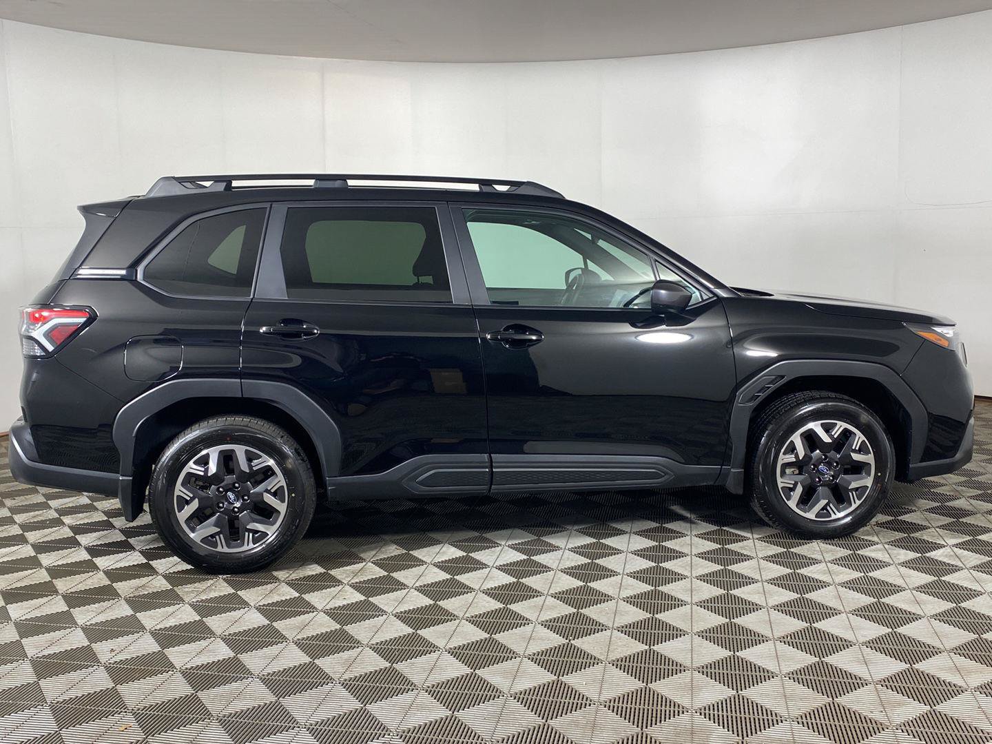Used 2026 Subaru Forester Premium AWD/4WD image 4