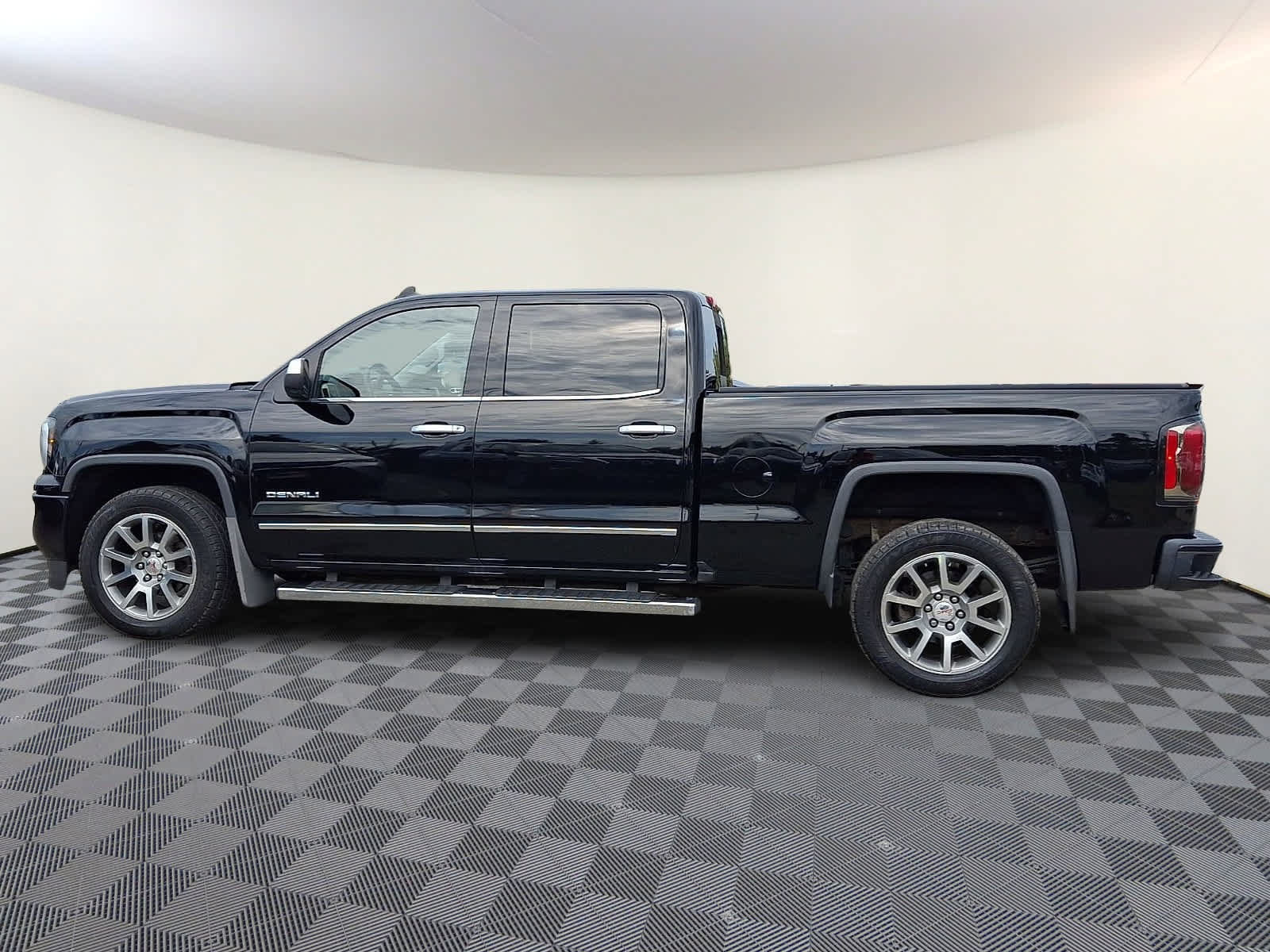 Used 2018 GMC Sierra 1500 Denali AWD/4WD image 8