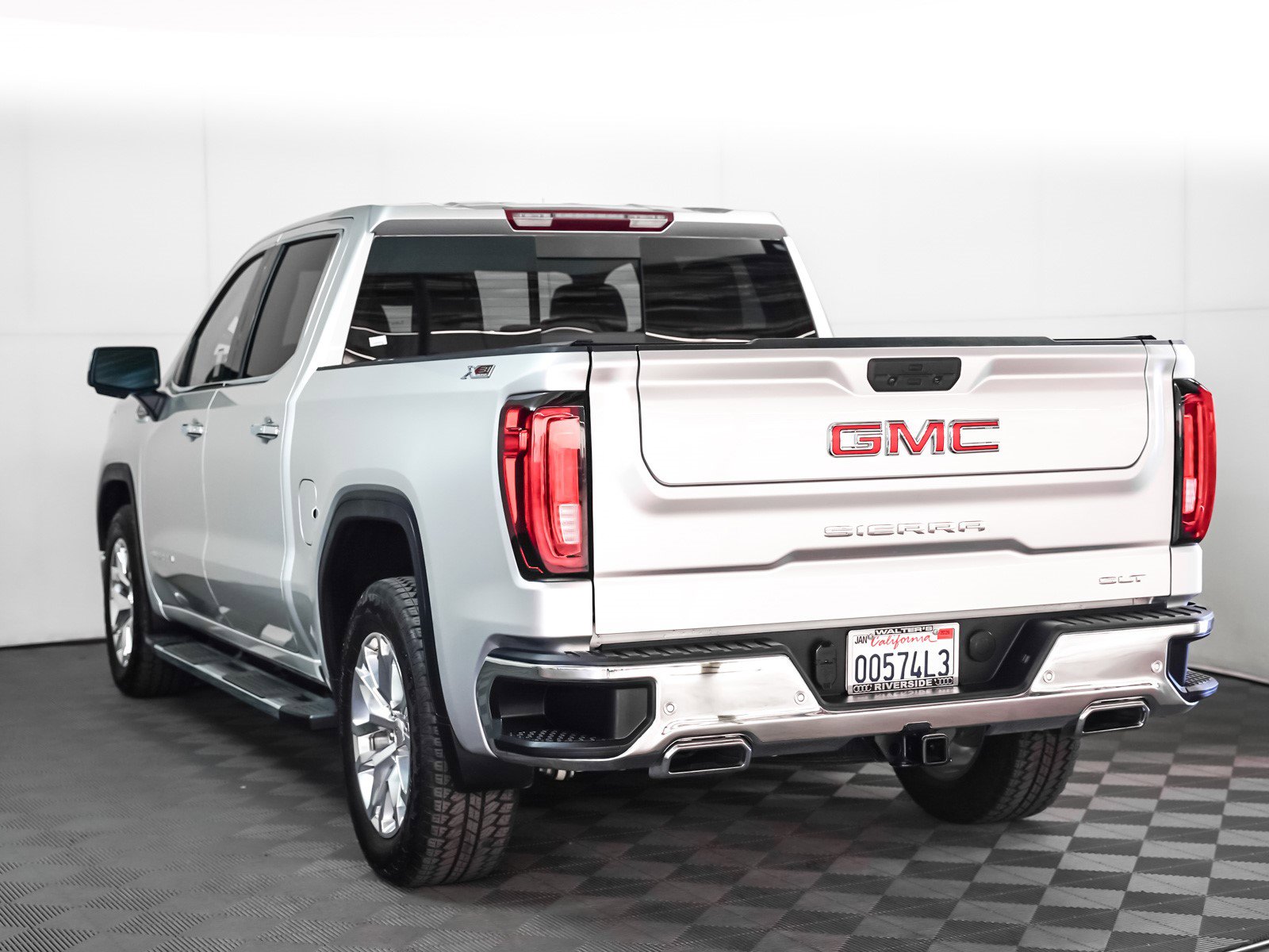 Used 2022 GMC Sierra 1500 SLT w/ SLT Premium Plus Package image 2
