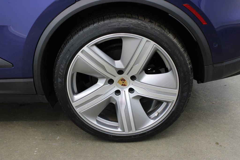 New 2024 Porsche Macan 4 Electric image 14