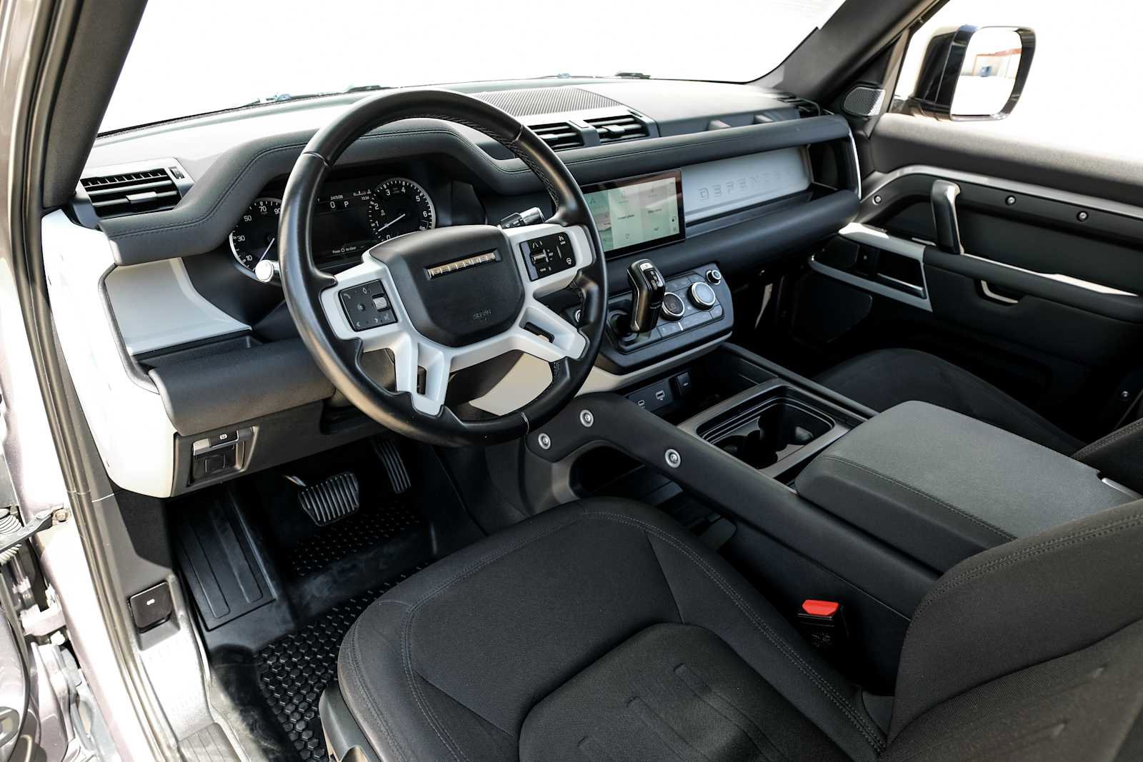 Used 2022 Land Rover Defender 90 image 3