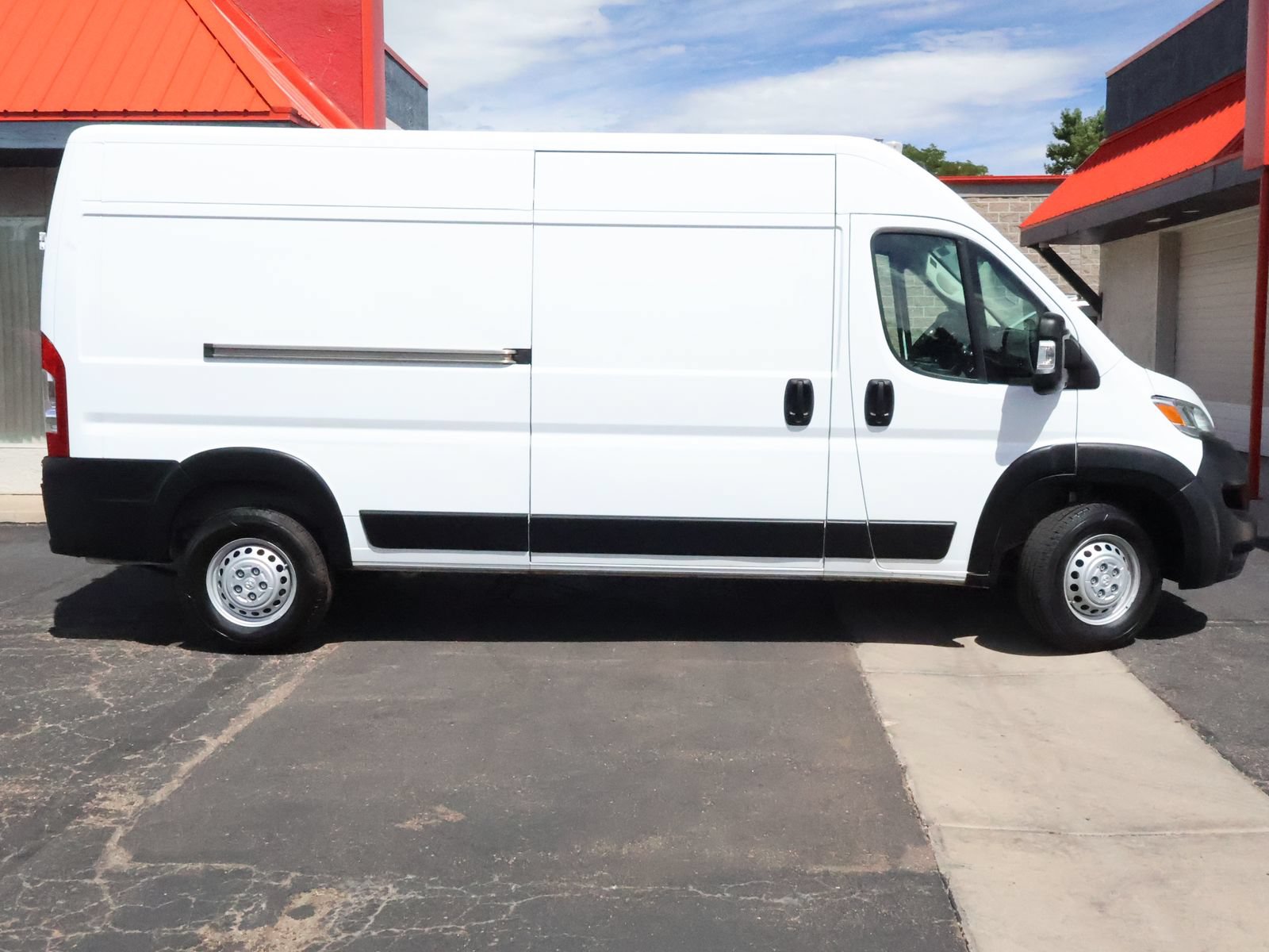 Used 2025 RAM ProMaster 2500 w/ Convenience Group FWD image 3