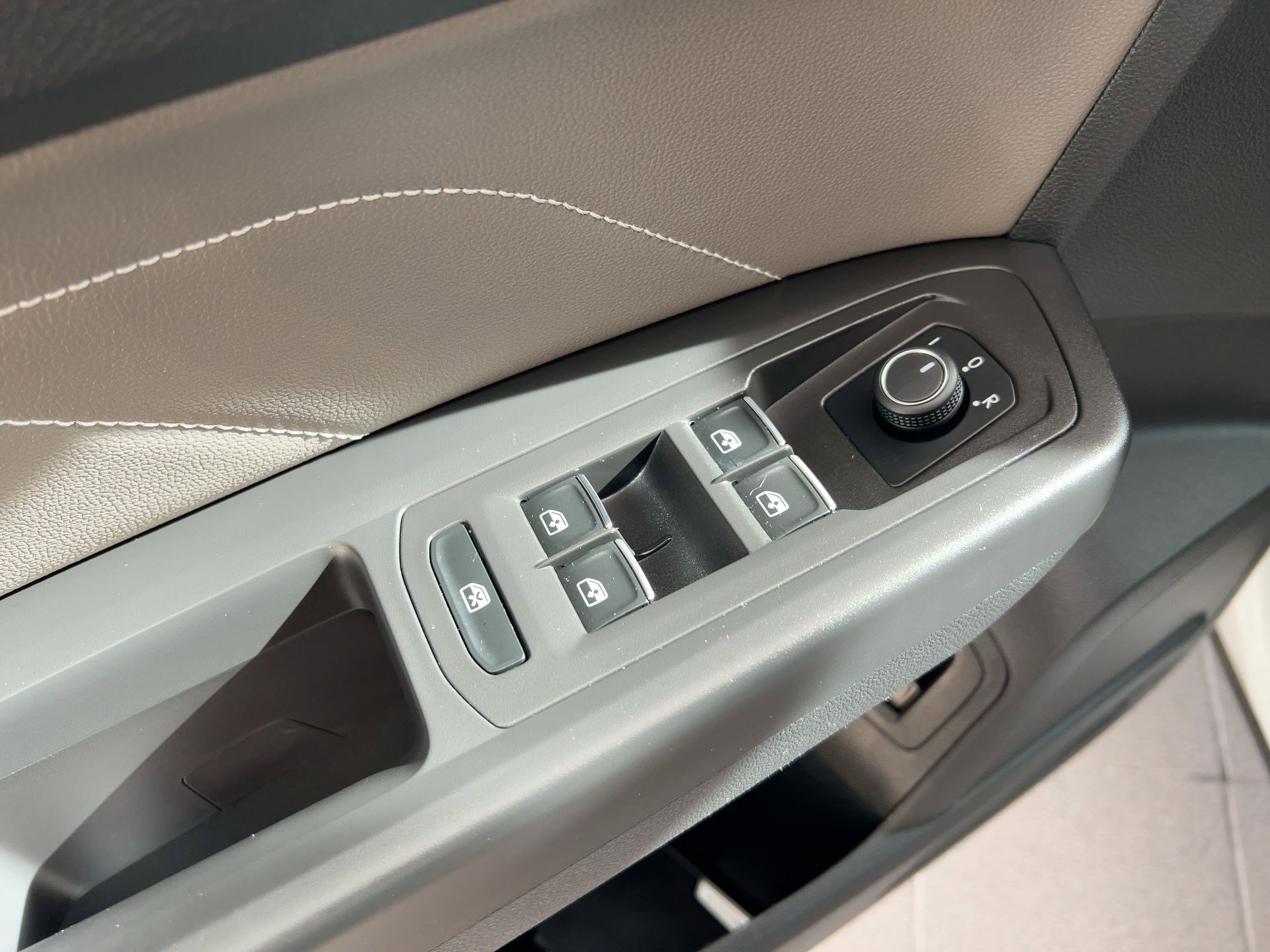 Used 2022 Volkswagen Atlas Cross Sport SEL image 12