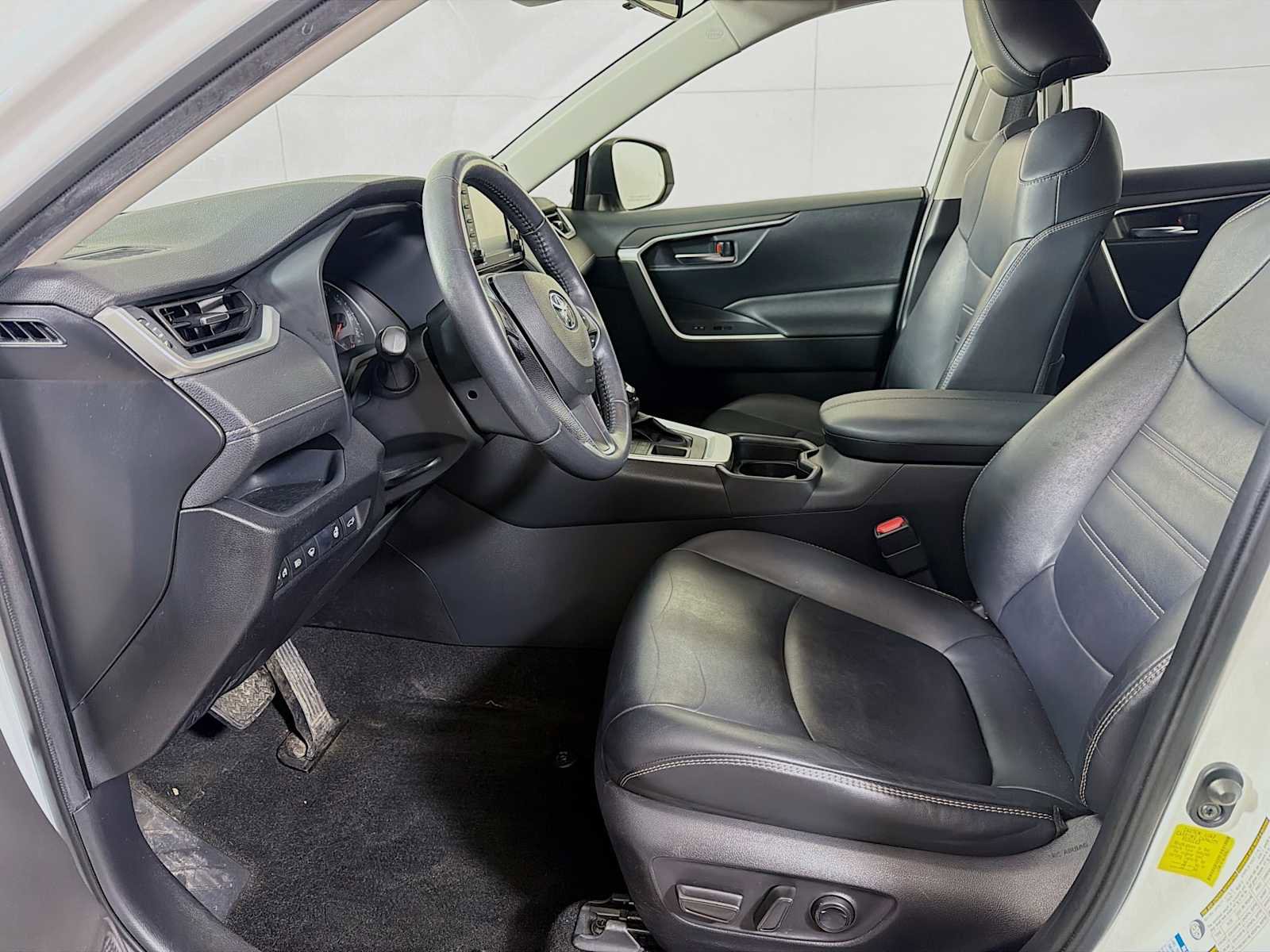 Used 2020 Toyota RAV4 XLE Premium image 17