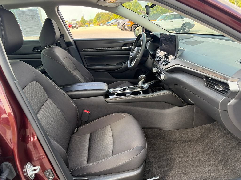 Used 2024 Nissan Altima 2.5 SV w/ SV Premium Package FWD image 11