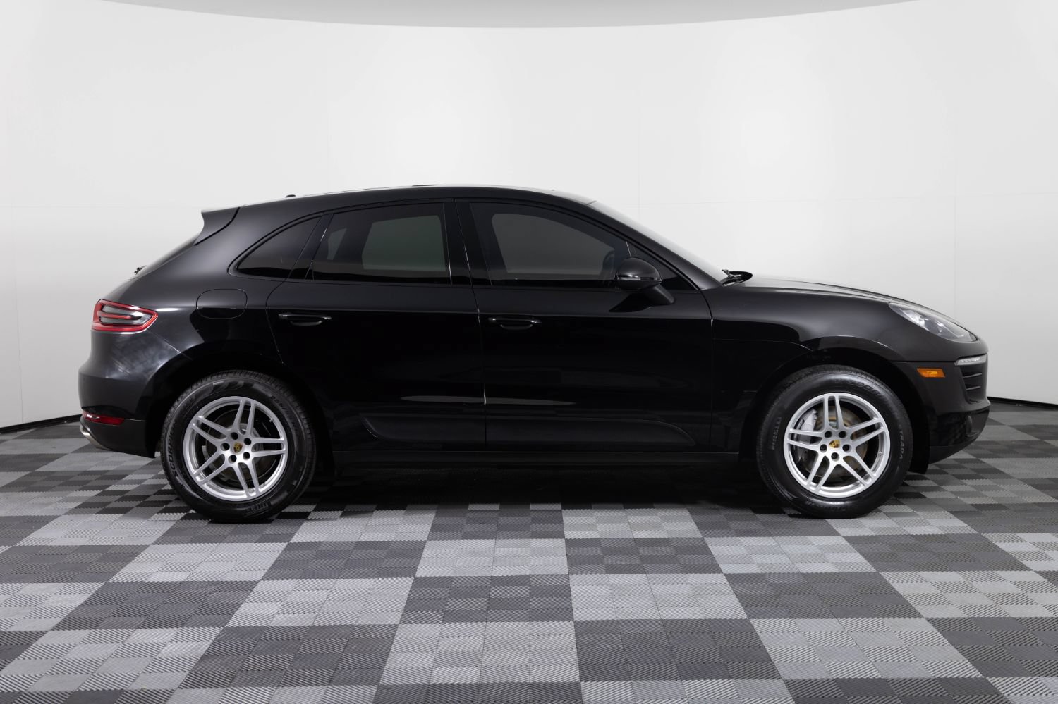 Used 2017 Porsche Macan AWD/4WD image 9