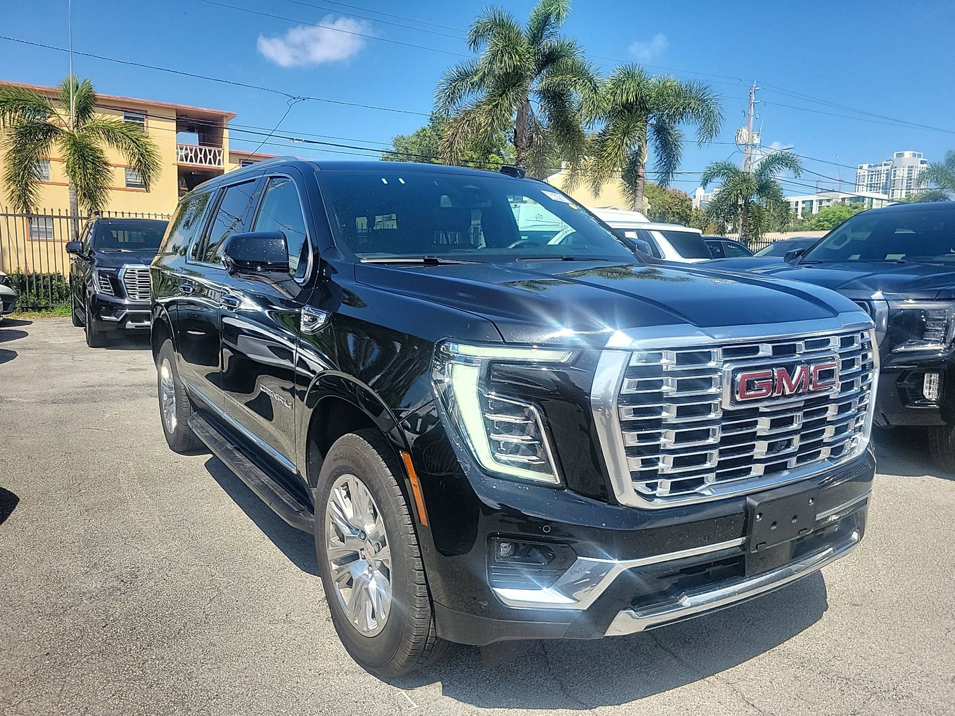 Used 2025 GMC Yukon XL Denali image 5
