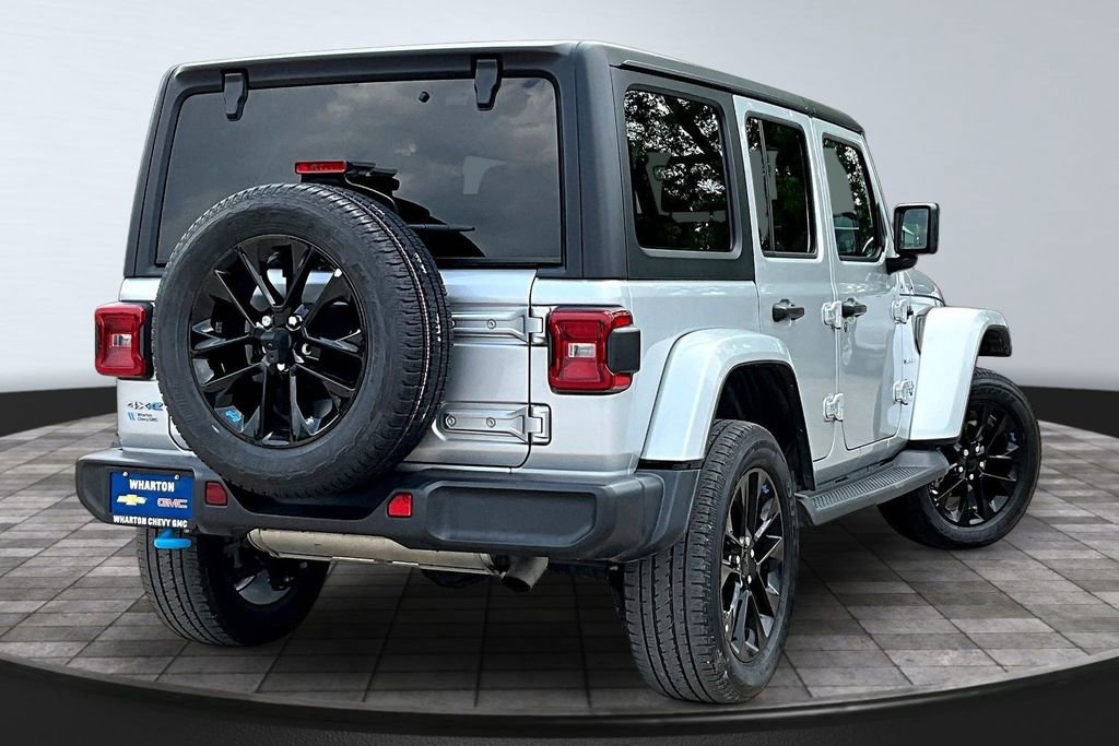 Used 2023 Jeep Wrangler Unlimited Sahara w/ Cold Weather Group AWD/4WD image 7