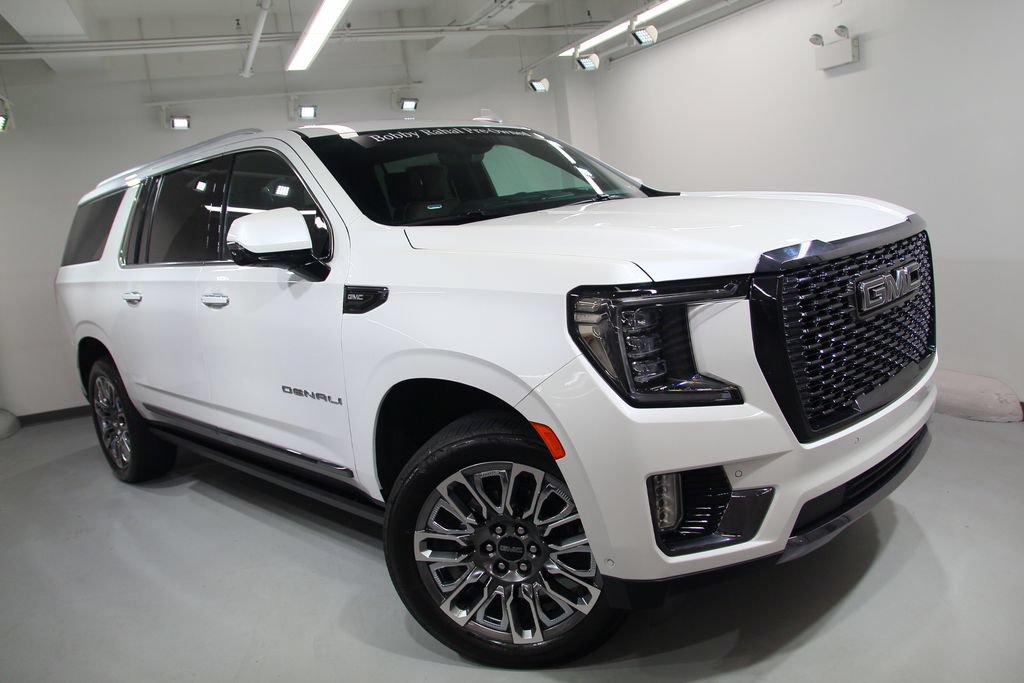 Used 2023 GMC Yukon XL Denali Ultimate AWD/4WD image 10