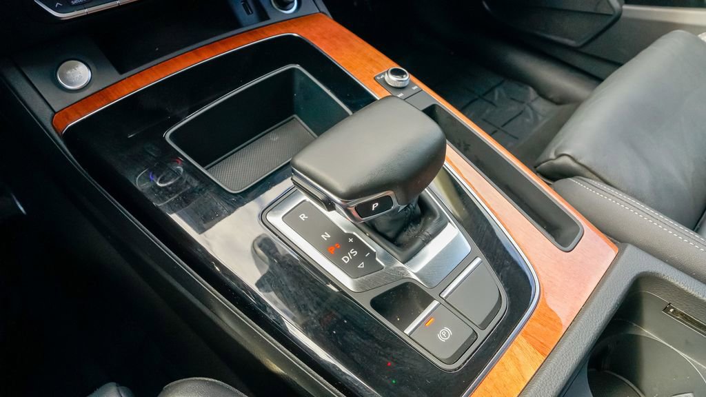 Used 2022 Audi Q5 e Premium w/ Convenience Package image 23