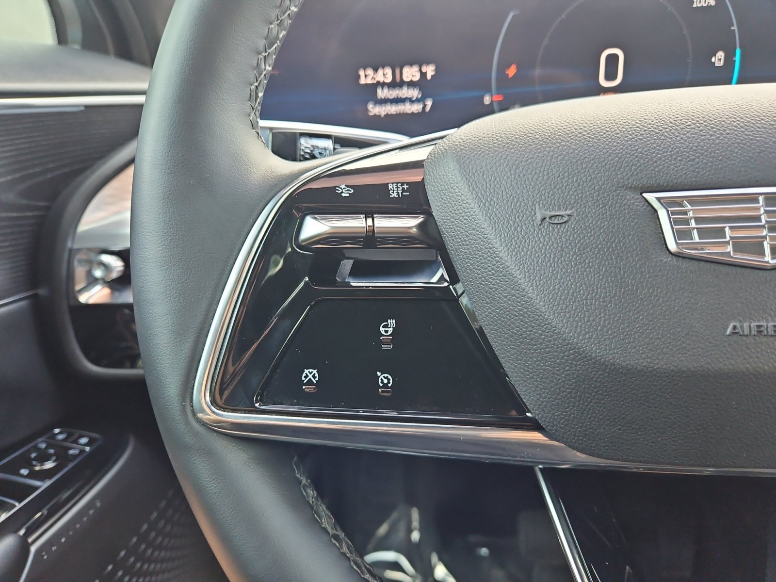 Used 2024 Cadillac Lyriq Luxury RWD image 25