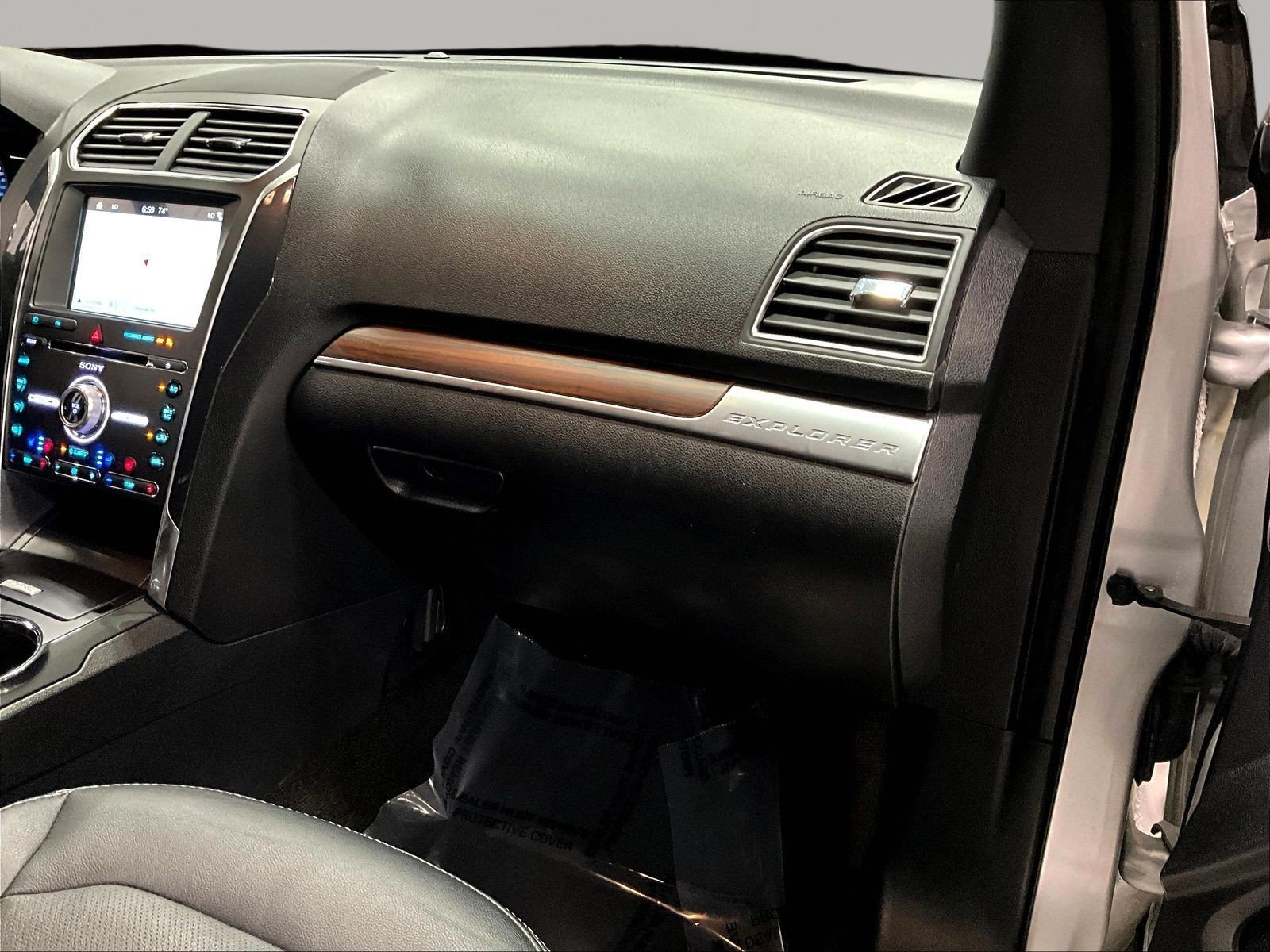 Used 2018 Ford Explorer Limited AWD/4WD image 27