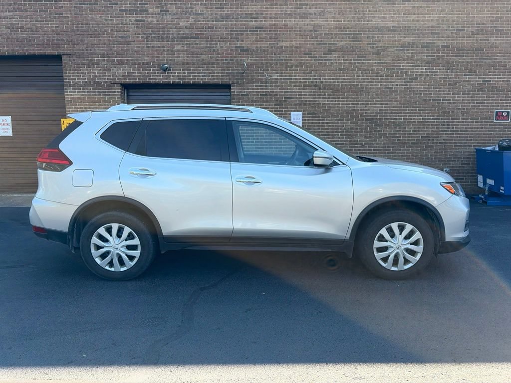 Used 2017 Nissan Rogue AWD image 4