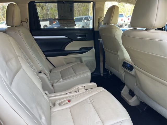 Used 2017 Toyota Highlander XLE image 11
