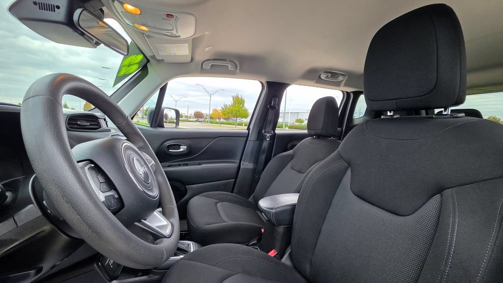Used 2023 Jeep Renegade Latitude AWD/4WD image 20