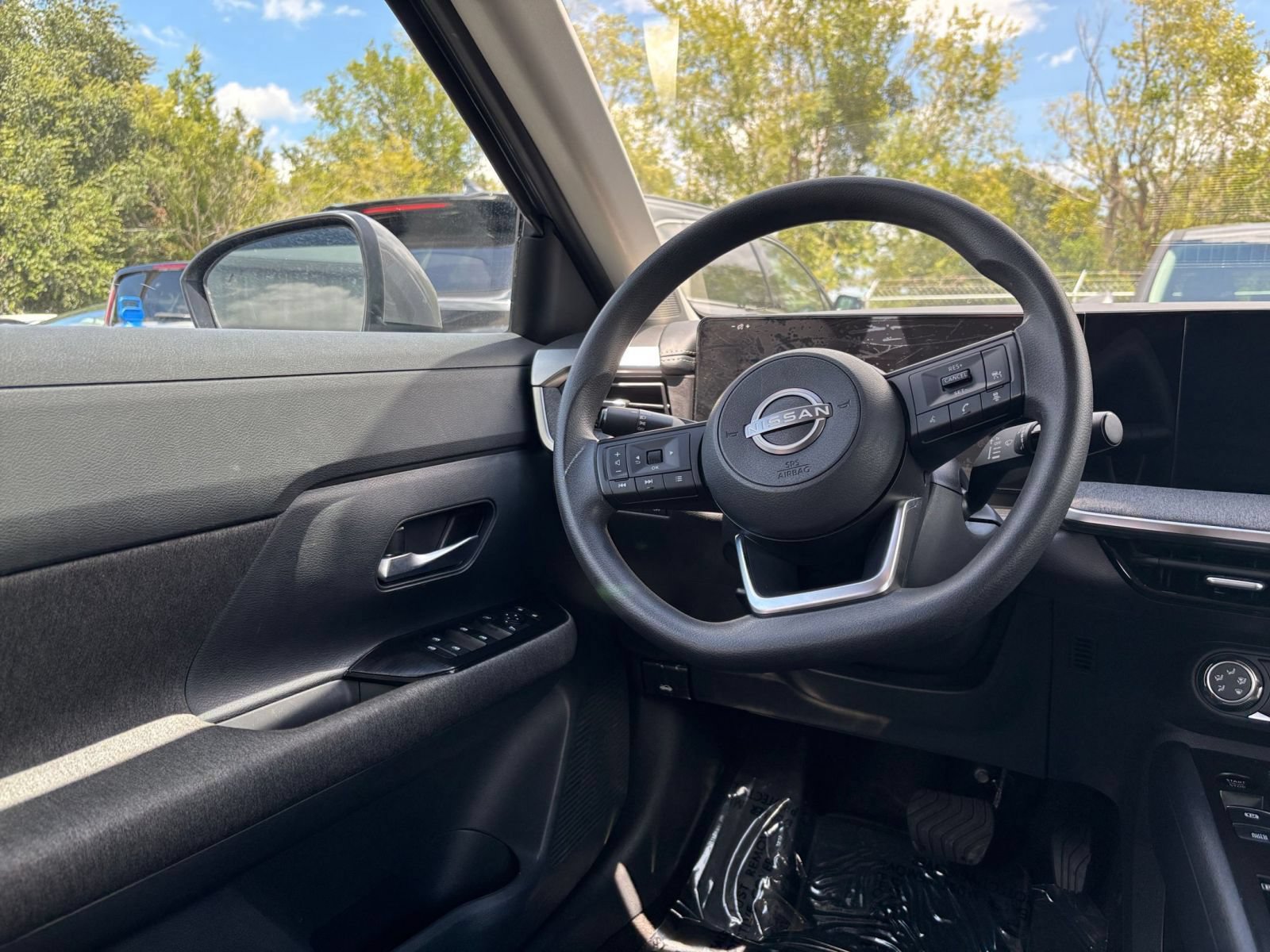 Used 2025 Nissan Kicks SV FWD image 32